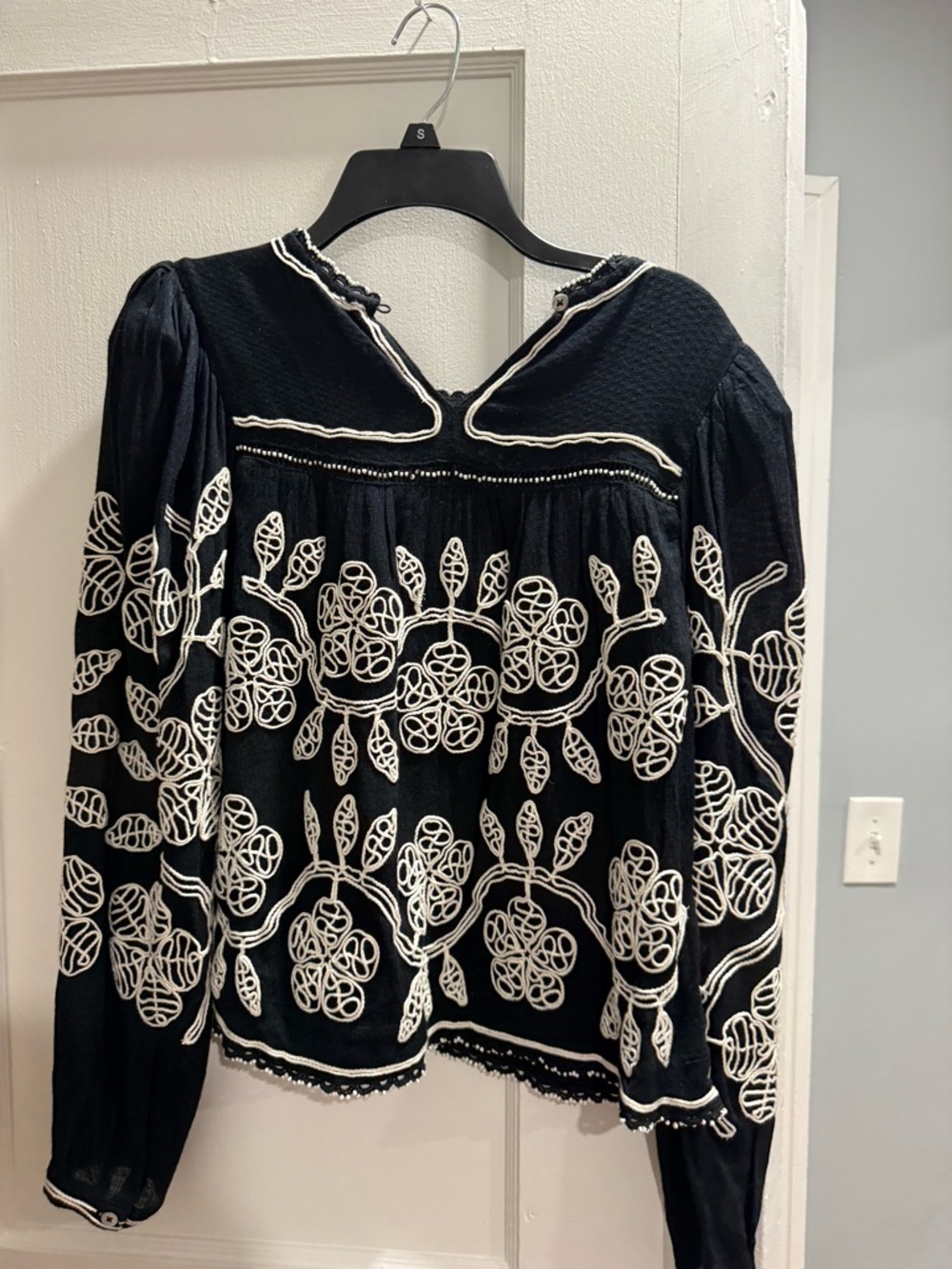 Sea New York Black Blouse with White Floral Embroidery - Picture 2 of 3